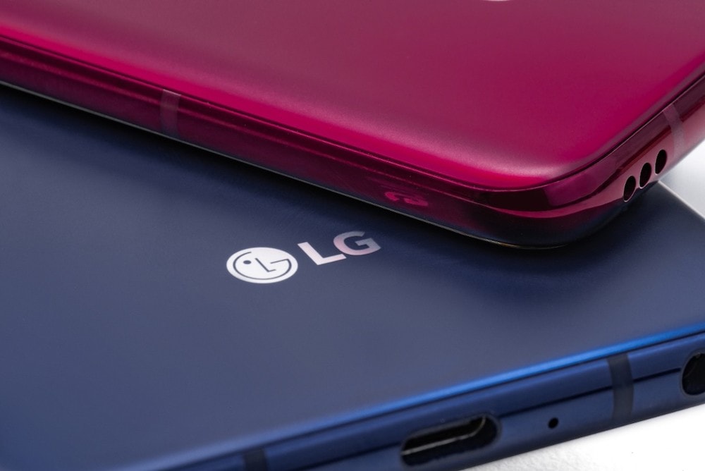 Render oficial de las esquinas inferiores del LG V40 ThinQ.