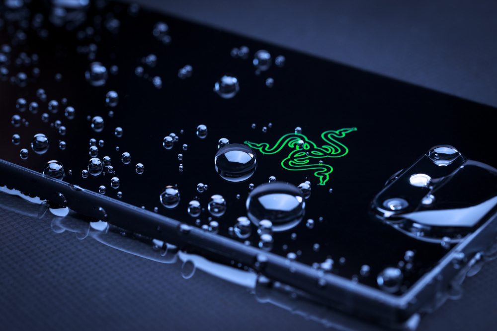 Fotografía oficial del extremo superior dorsal del Razer Phone 2.