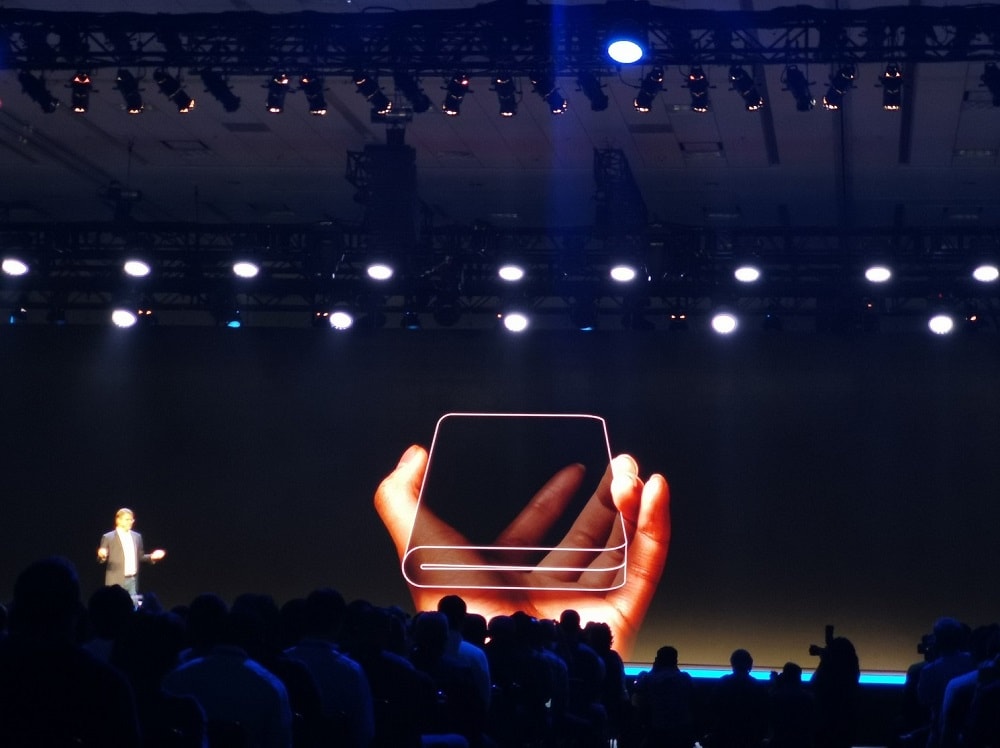 Brevemente, pero alcanzamos a ver el Samsung Galaxy F en un video oficial