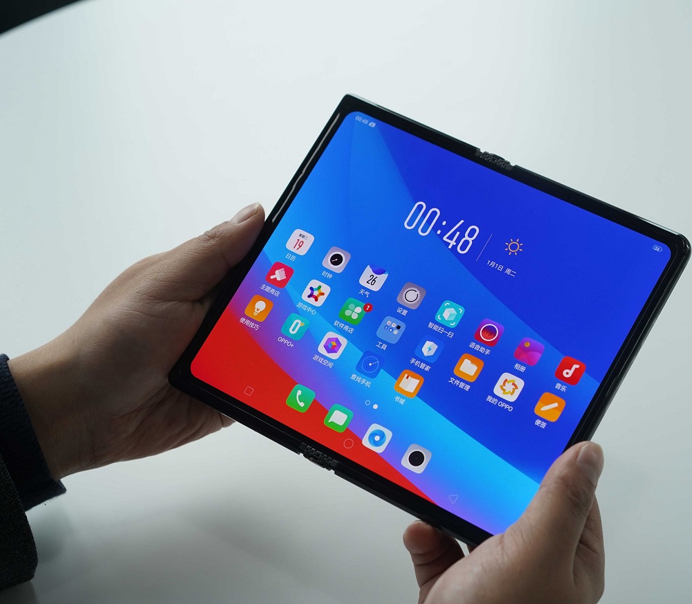 El prototipo del flagship flexible de OPPO se ve igual que el Huawei Mate X