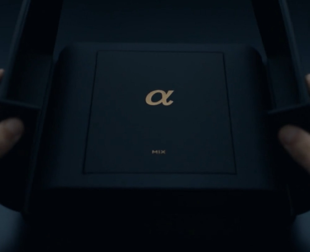 Primeras imágenes oficiales del Xiaomi Mi Mix Alpha saliendo de su empaque