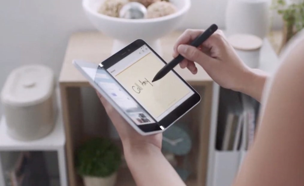 Se hizo realidad el primer smartphone con bisagra de Microsoft: el Surface Duo