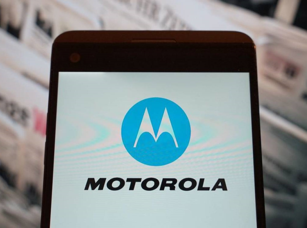 Junto al Edge+ se anunciaría un Motorola Edge con este diseño y características