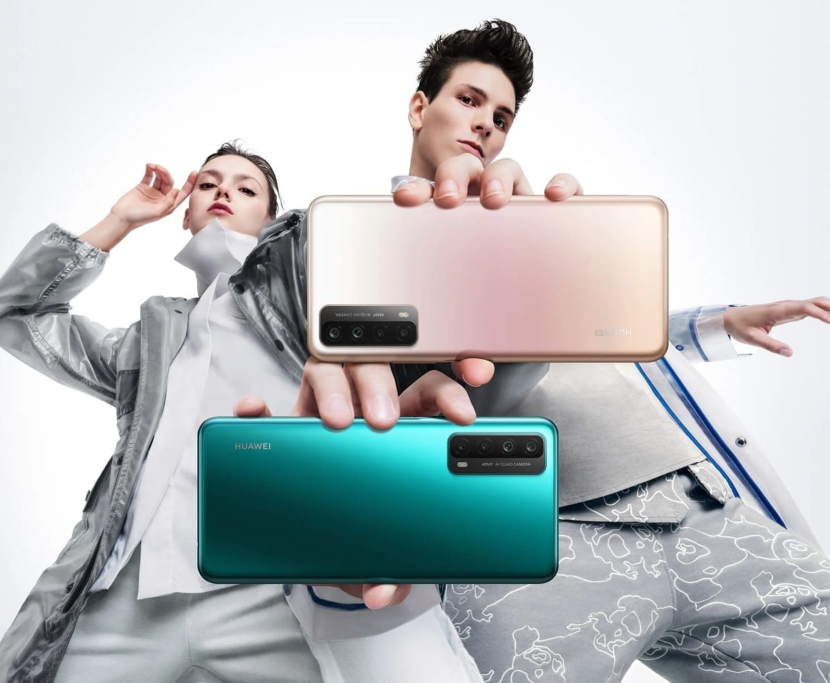 Huawei presenta el P Smart 2021 con vistoso diseño y chip Kirin 710A