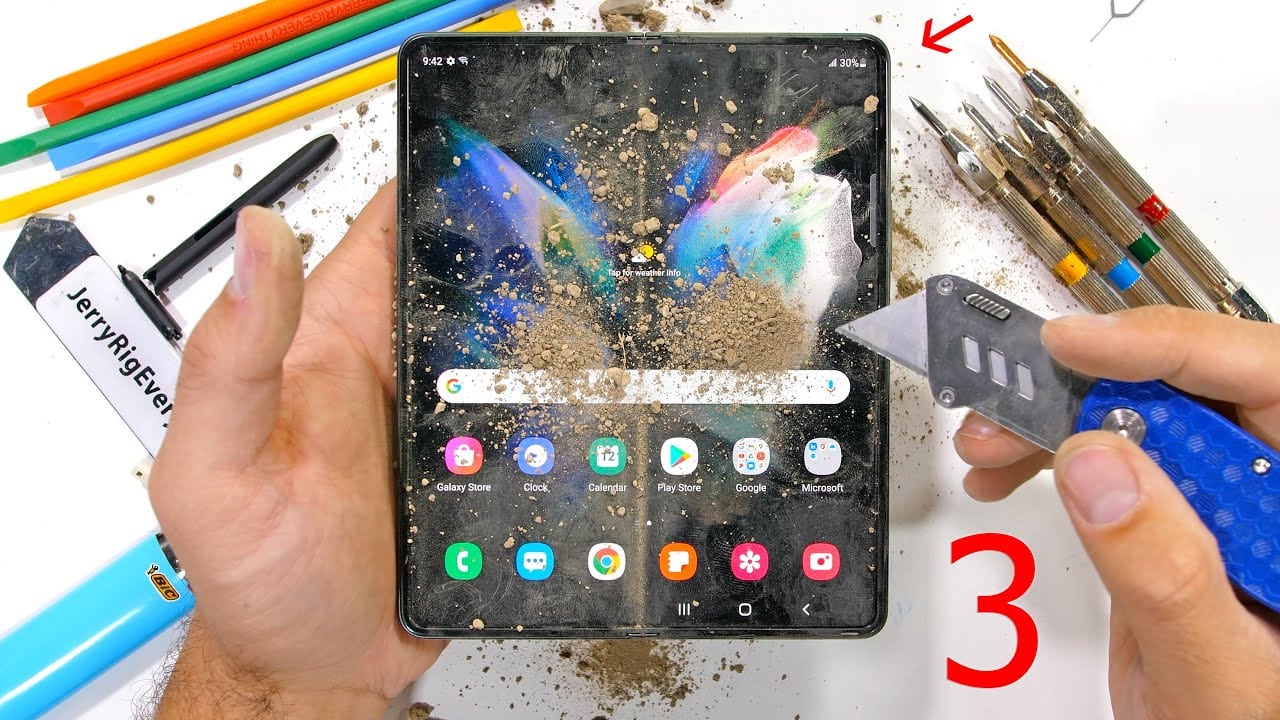 El Galaxy Z Fold 3 es sometido a torturas para medir su resistencia